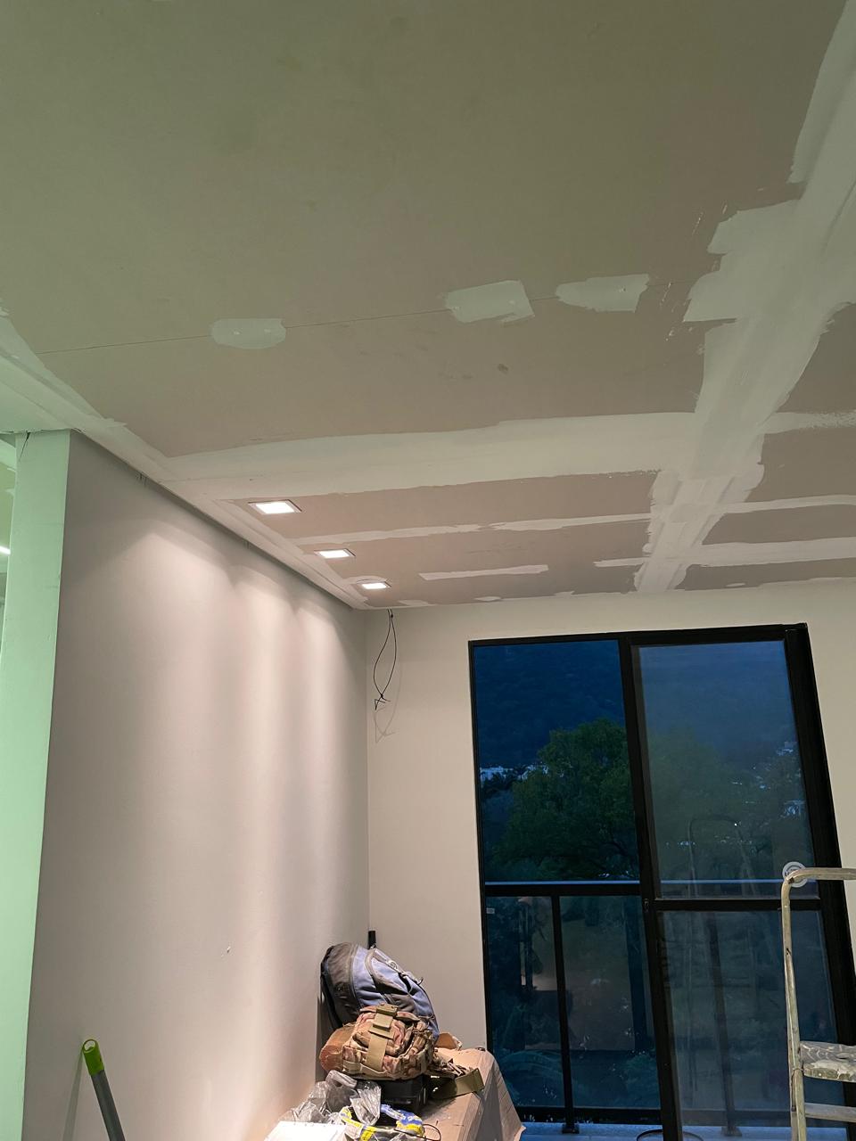 Acabamento de teto em drywall com spots