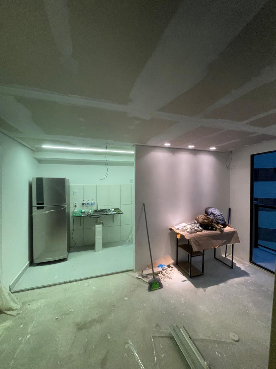Obra de drywall com integração de sala e cozinha