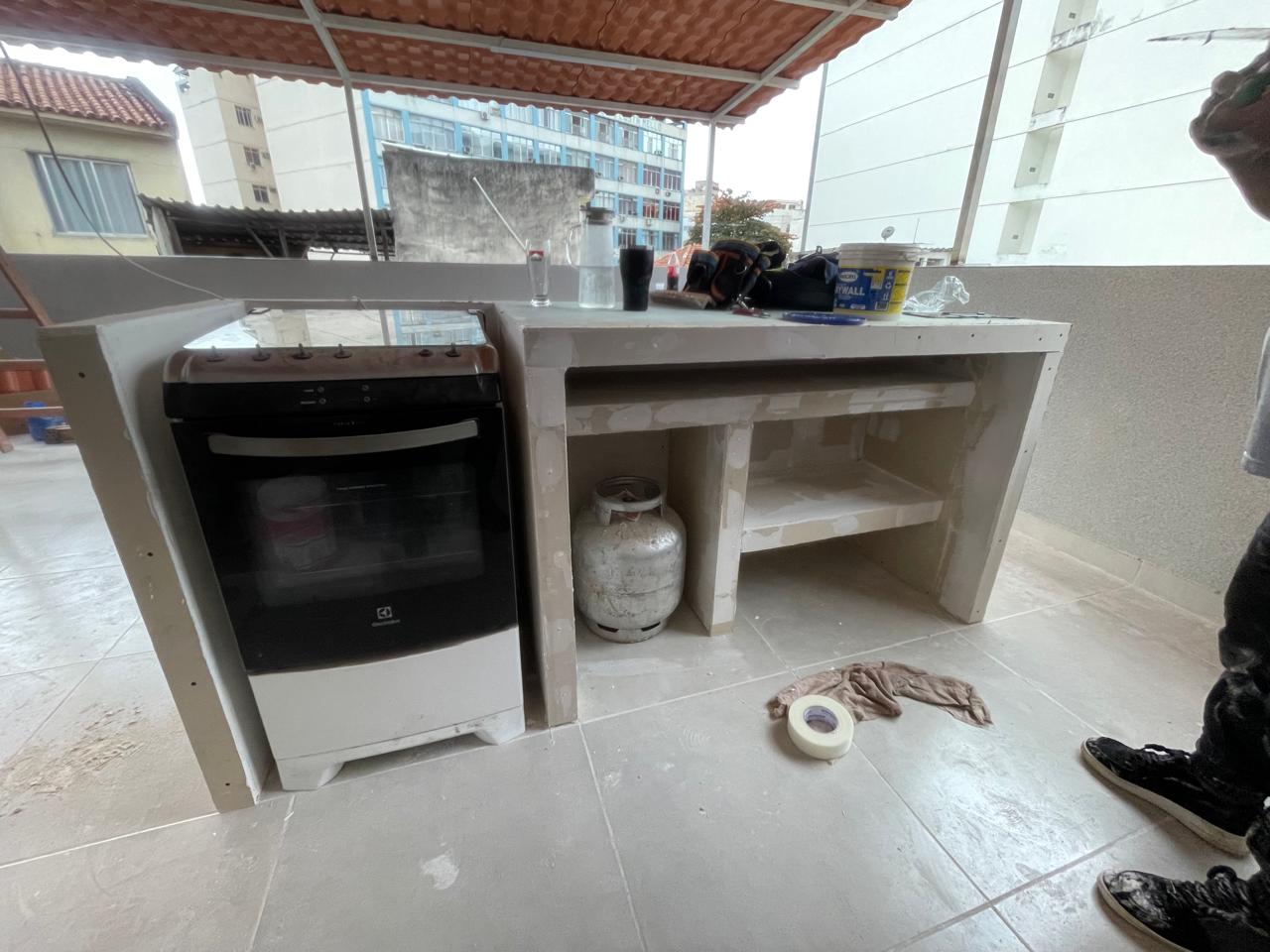 Bancada e nichos construídos em drywall