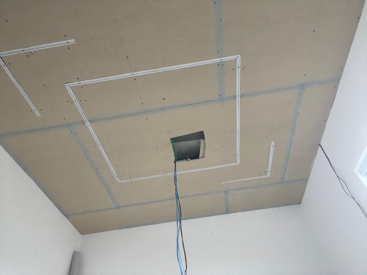 Teto em drywall preparado para iluminação decorativa