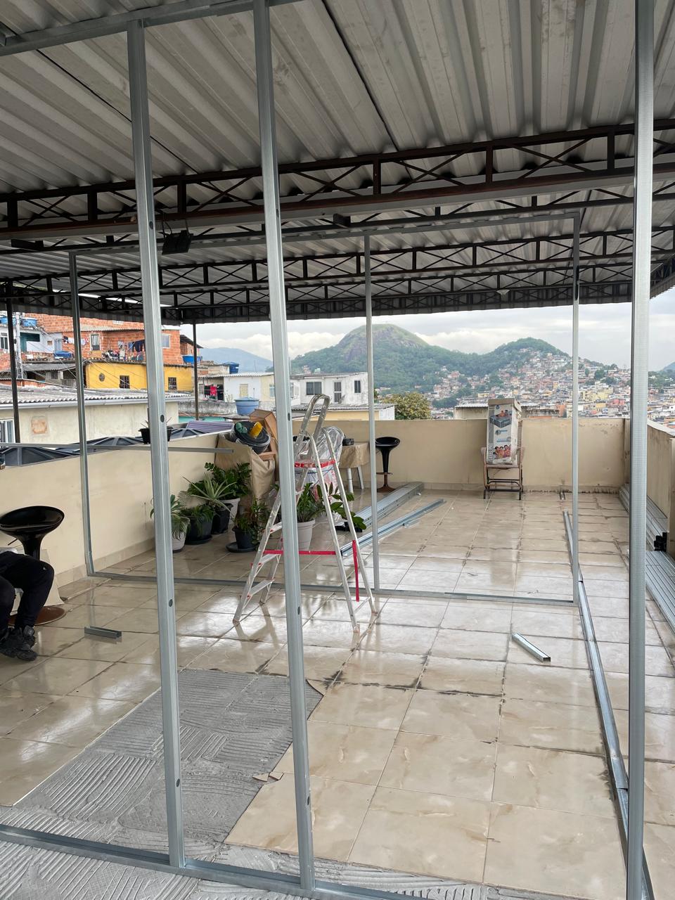 Estrutura metálica de parede em drywall